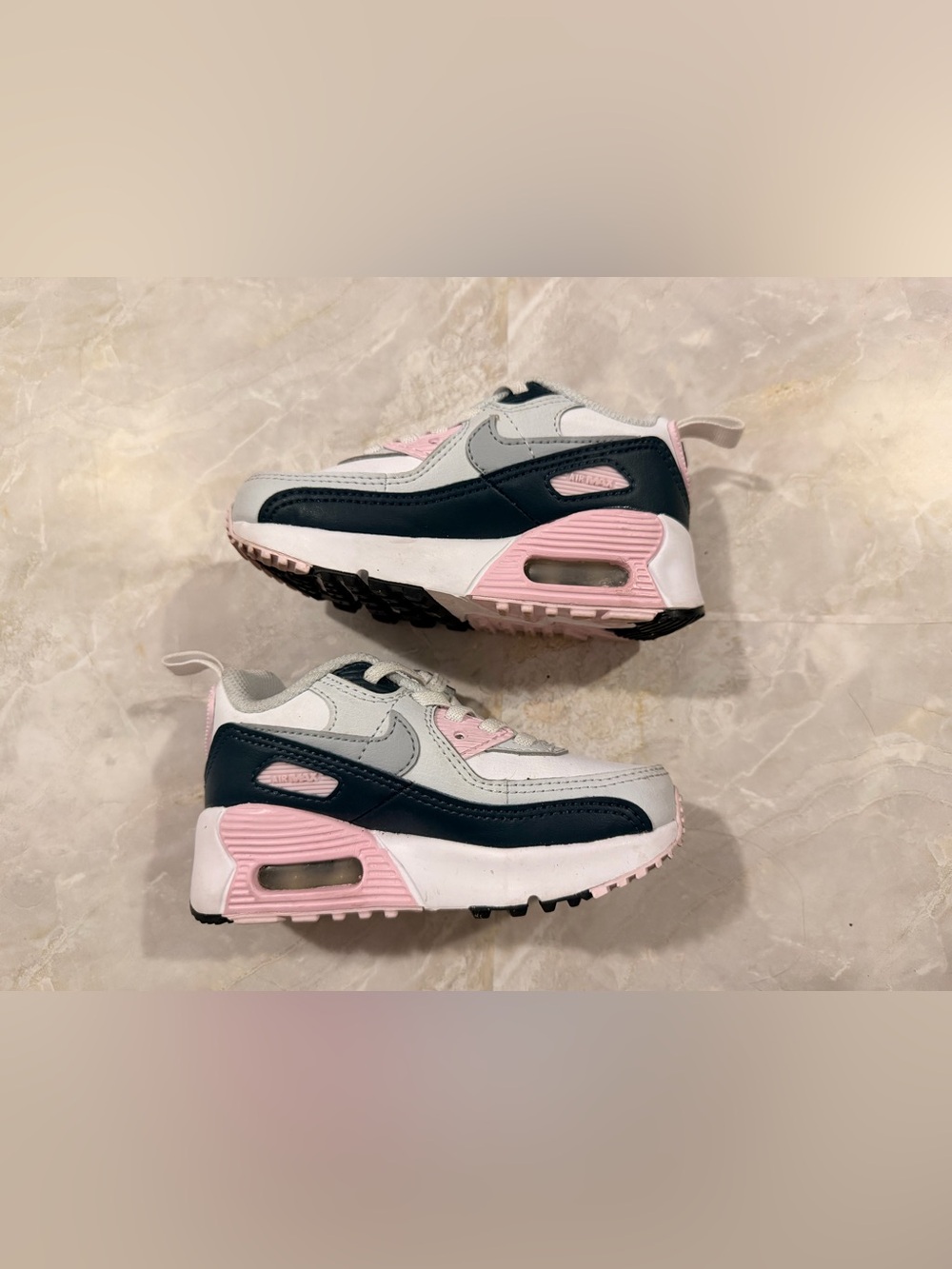 Nike Kids Low-Top Sneakers in Pink, Navy & Light Gray